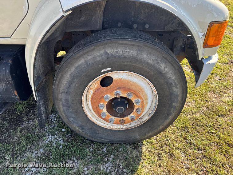 image for item EV1958 1997 International 4700 rollback truck