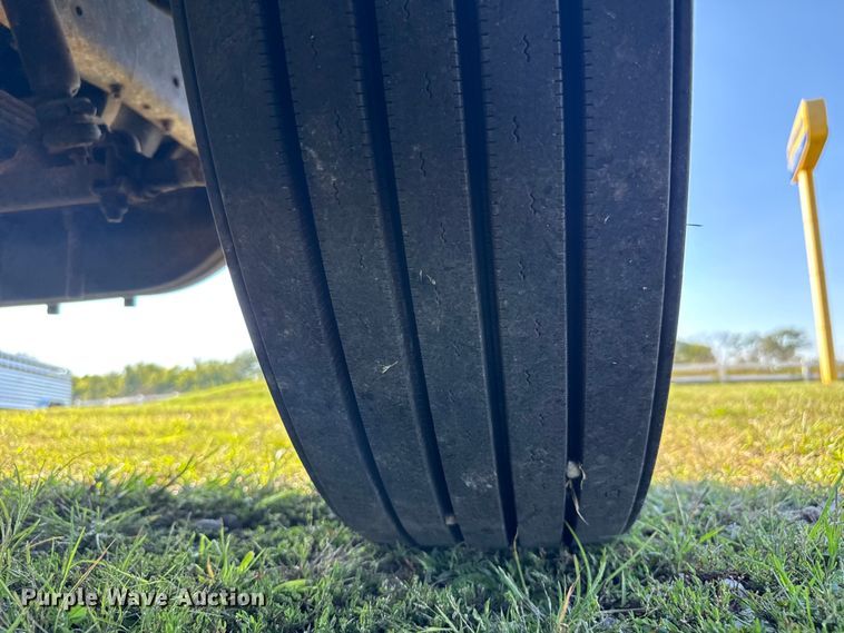 image for item EV1958 1997 International 4700 rollback truck