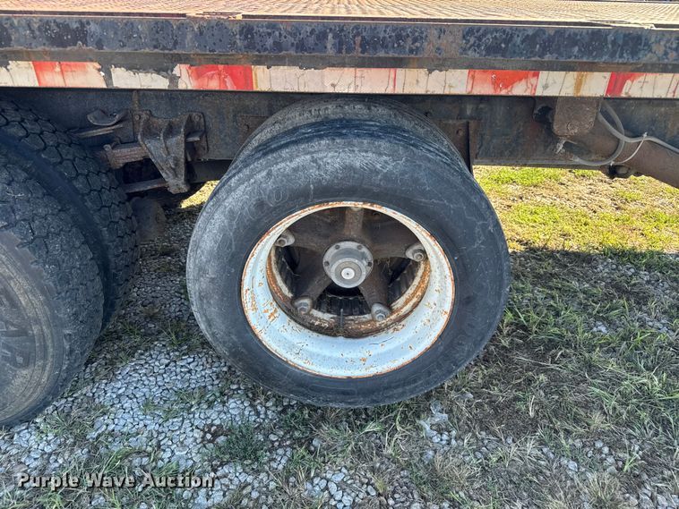 image for item EV1958 1997 International 4700 rollback truck