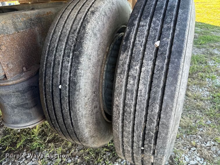 image for item EV1958 1997 International 4700 rollback truck