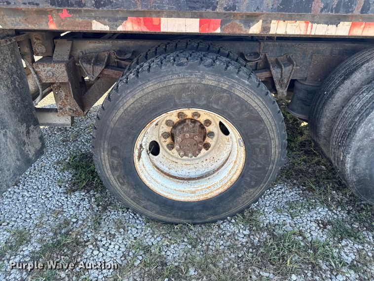 image for item EV1958 1997 International 4700 rollback truck