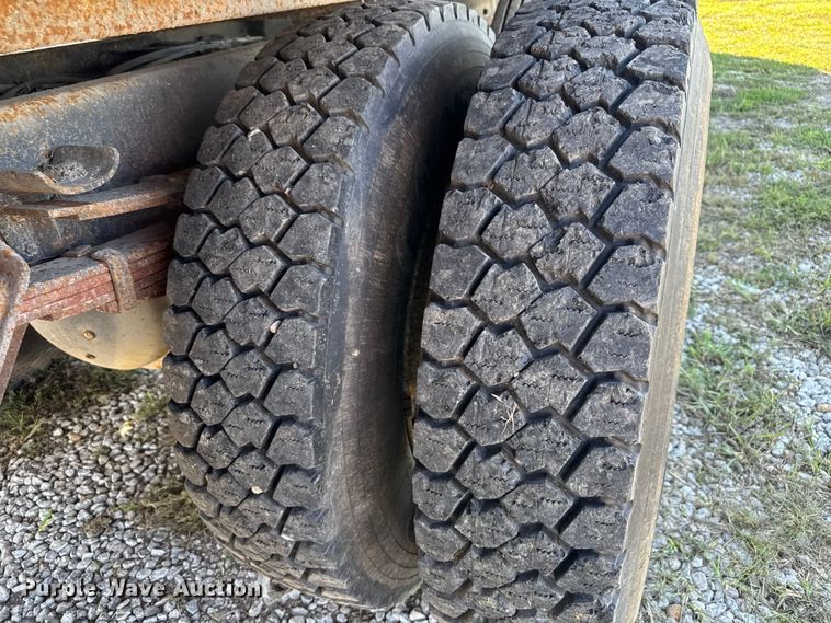 image for item EV1958 1997 International 4700 rollback truck