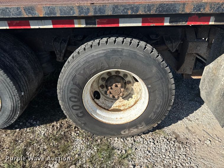 image for item EV1958 1997 International 4700 rollback truck