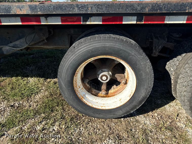 image for item EV1958 1997 International 4700 rollback truck