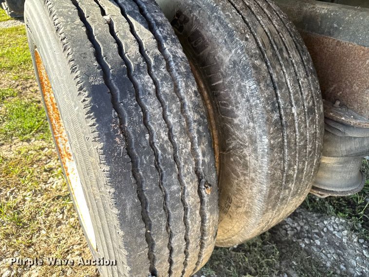 image for item EV1958 1997 International 4700 rollback truck