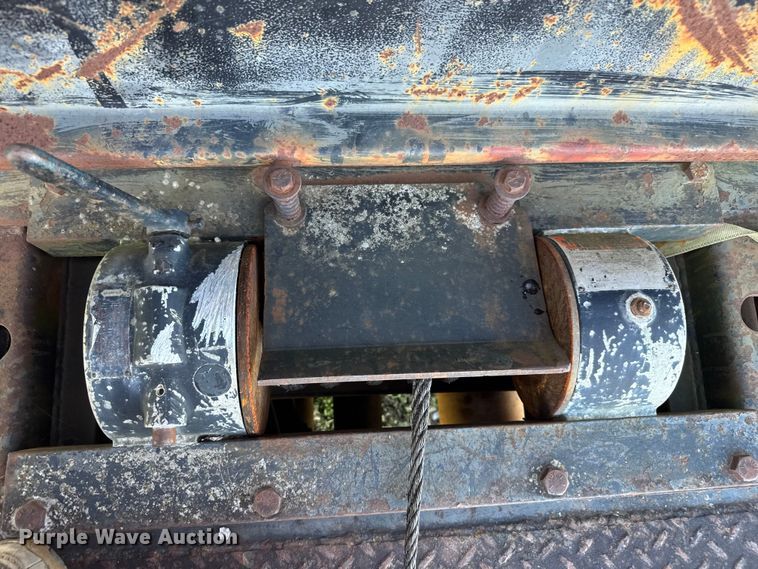 image for item EV1958 1997 International 4700 rollback truck