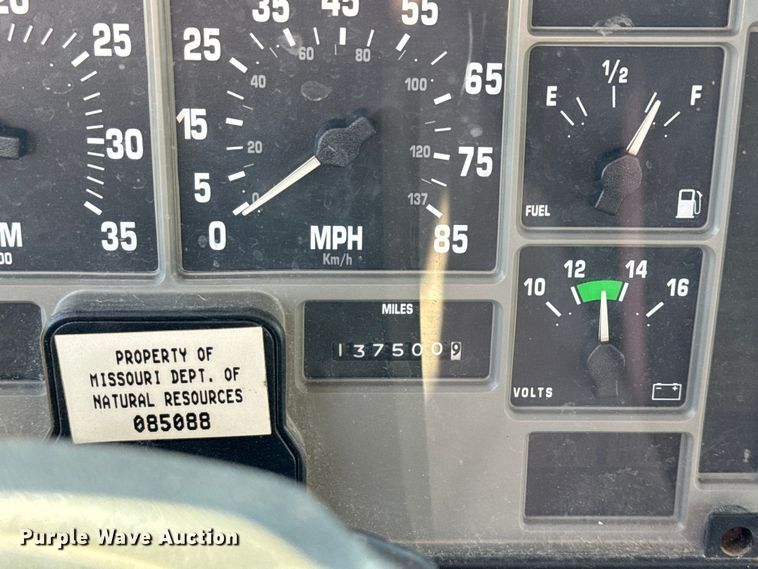 image for item EV1958 1997 International 4700 rollback truck