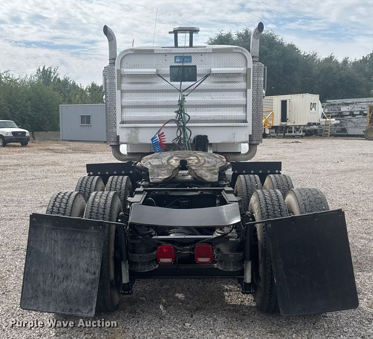 image for item EV1986 2004 Kenworth T800 semi truck