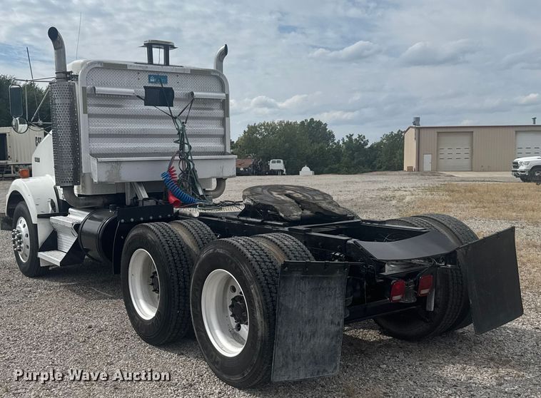 image for item EV1986 2004 Kenworth T800 semi truck