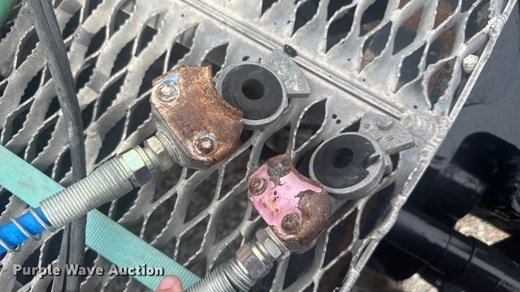 image for item EV1986 2004 Kenworth T800 semi truck