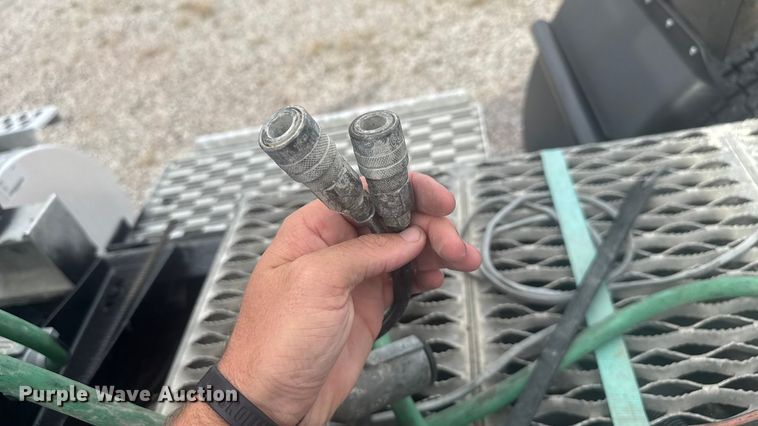 image for item EV1986 2004 Kenworth T800 semi truck