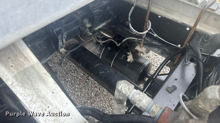 image for item EV1986 2004 Kenworth T800 semi truck