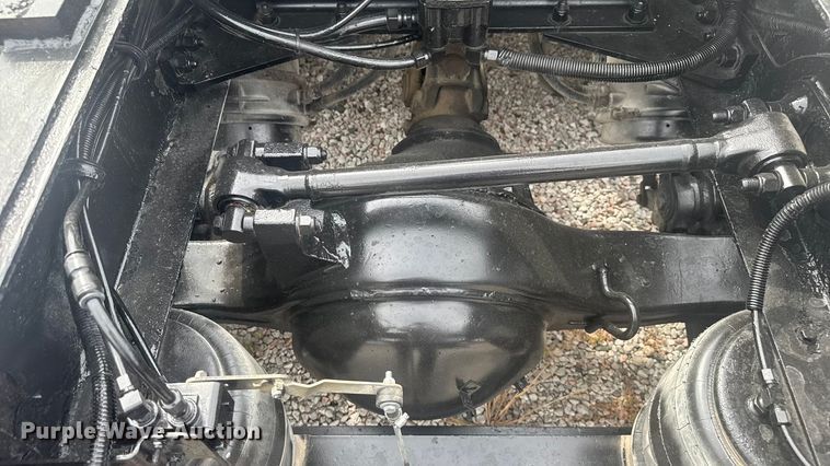 image for item EV1986 2004 Kenworth T800 semi truck