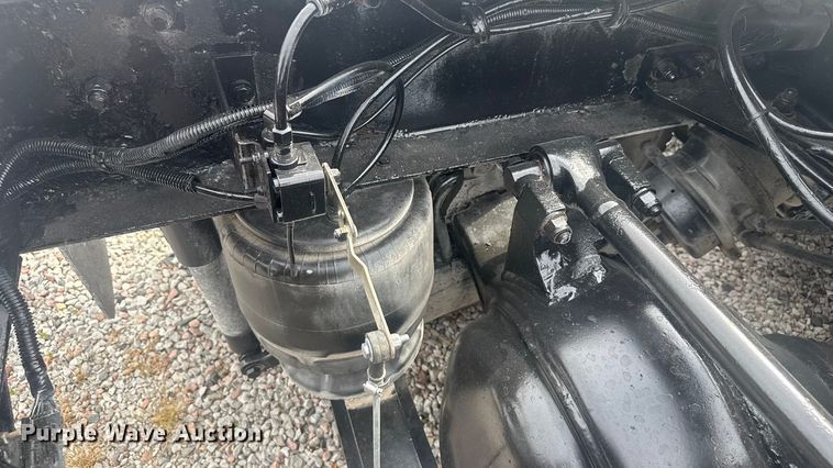 image for item EV1986 2004 Kenworth T800 semi truck