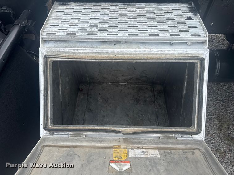 image for item EV1986 2004 Kenworth T800 semi truck