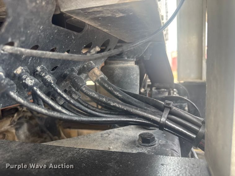 image for item EV1986 2004 Kenworth T800 semi truck