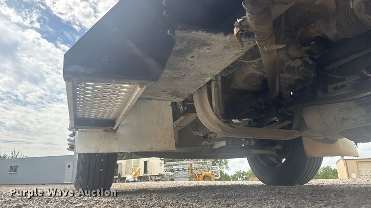 image for item EV1986 2004 Kenworth T800 semi truck