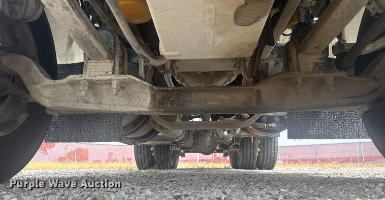 image for item EV1986 2004 Kenworth T800 semi truck