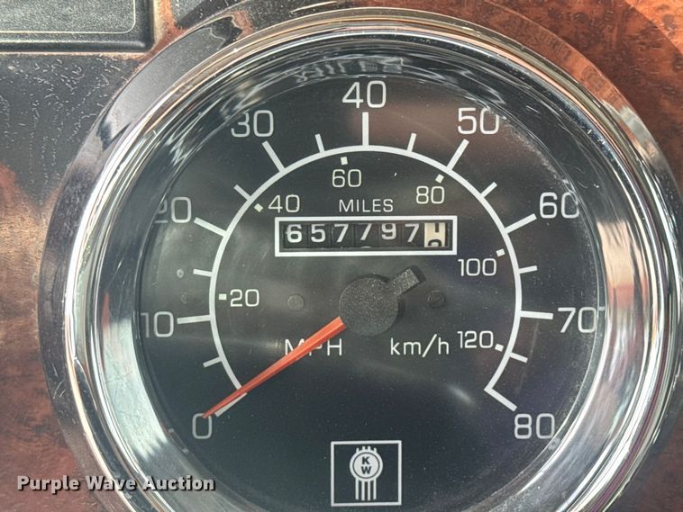 image for item EV1986 2004 Kenworth T800 semi truck