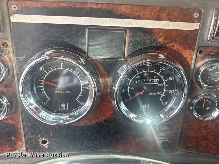 image for item EV1986 2004 Kenworth T800 semi truck