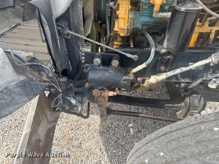 image for item EV1986 2004 Kenworth T800 semi truck