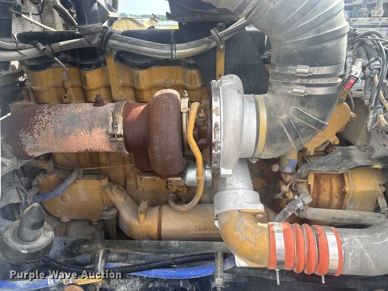 image for item EV1986 2004 Kenworth T800 semi truck