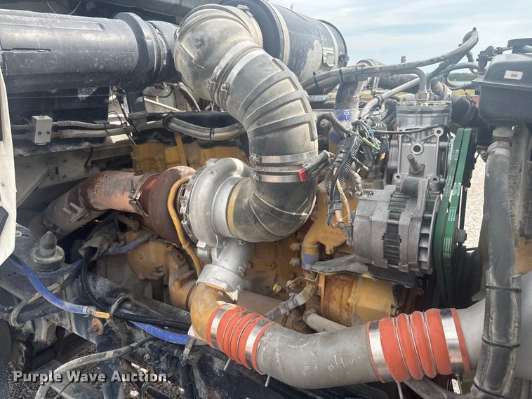 image for item EV1986 2004 Kenworth T800 semi truck