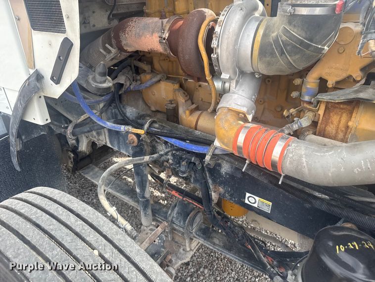 image for item EV1986 2004 Kenworth T800 semi truck