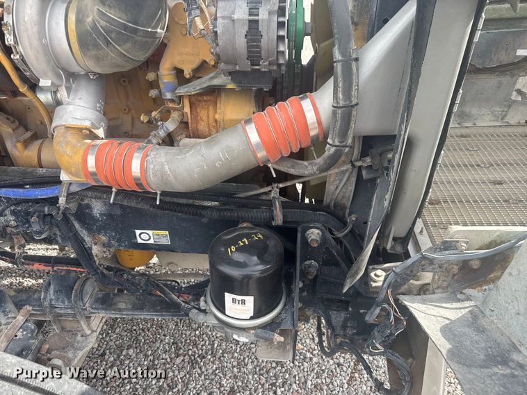 image for item EV1986 2004 Kenworth T800 semi truck