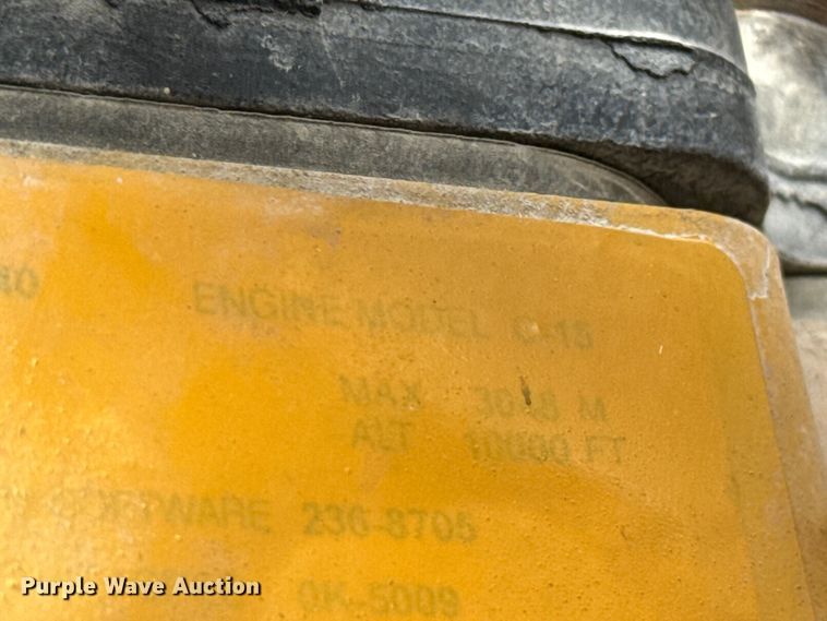 image for item EV1986 2004 Kenworth T800 semi truck