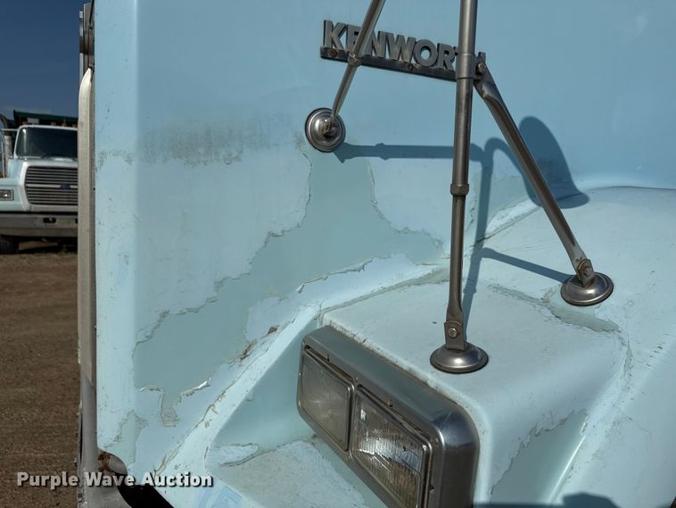 image for item ND9414 1999 Kenworth T800 semi truck