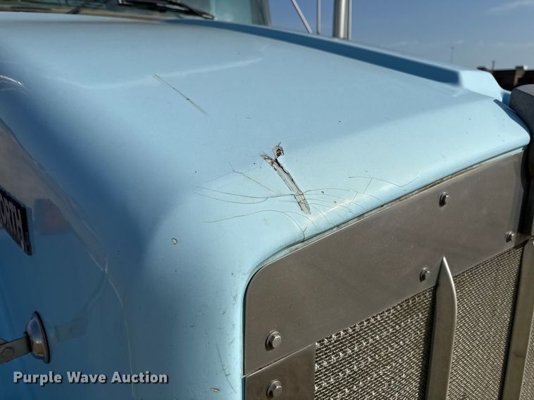 image for item ND9414 1999 Kenworth T800 semi truck