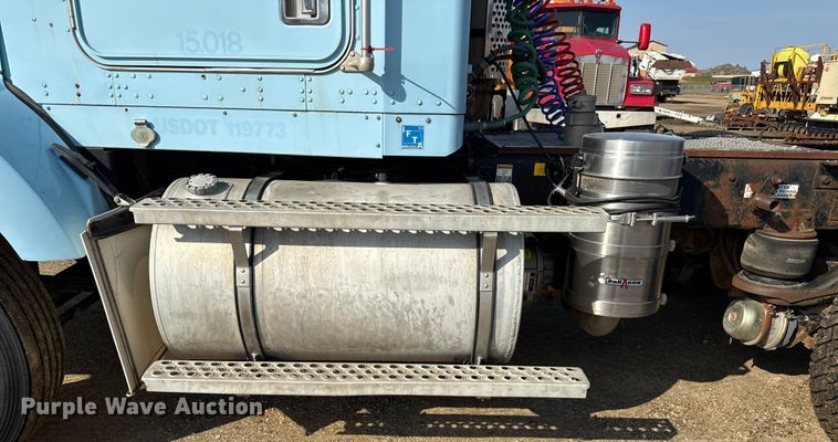 image for item ND9414 1999 Kenworth T800 semi truck