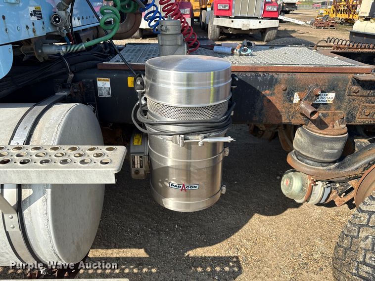 image for item ND9414 1999 Kenworth T800 semi truck