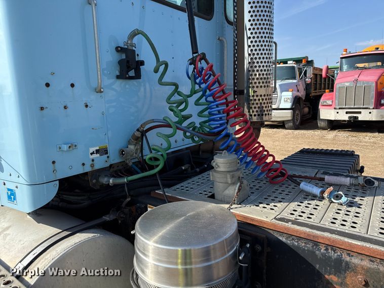 image for item ND9414 1999 Kenworth T800 semi truck