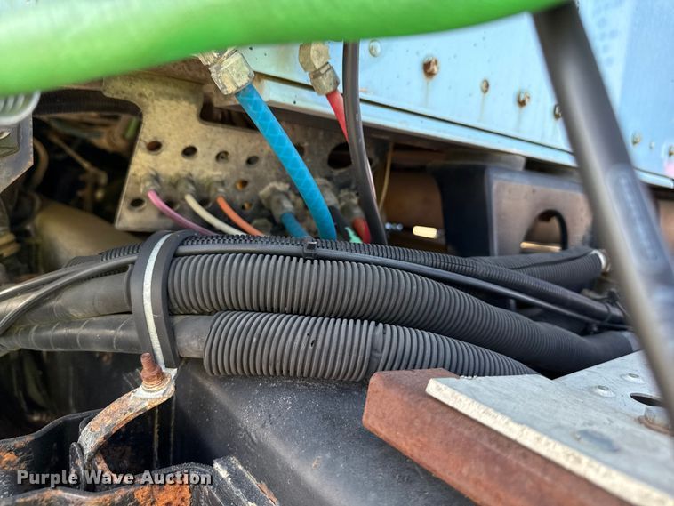 image for item ND9414 1999 Kenworth T800 semi truck