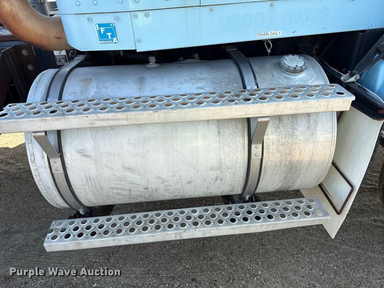 image for item ND9414 1999 Kenworth T800 semi truck