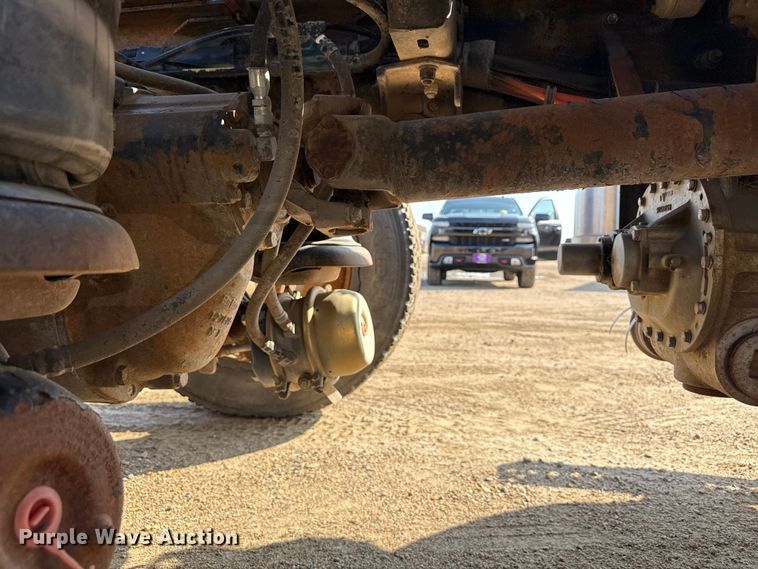 image for item ND9414 1999 Kenworth T800 semi truck