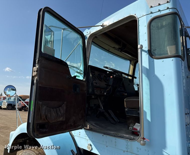 image for item ND9414 1999 Kenworth T800 semi truck