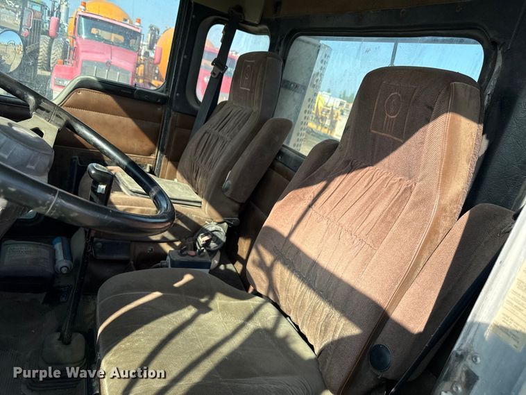 image for item ND9414 1999 Kenworth T800 semi truck