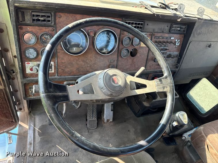 image for item ND9414 1999 Kenworth T800 semi truck
