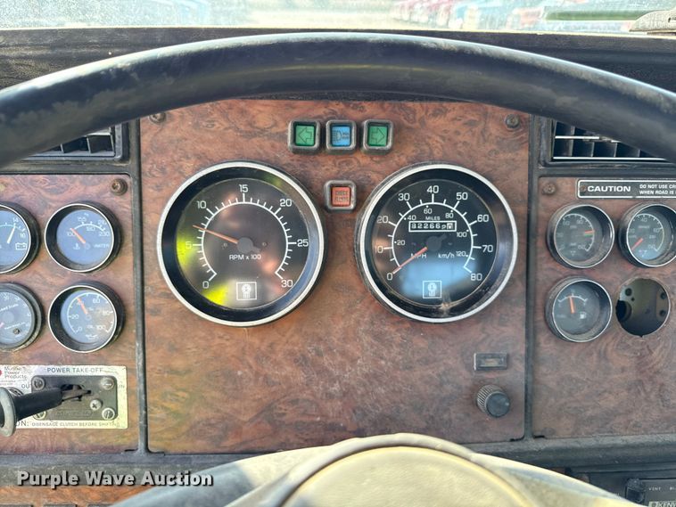 image for item ND9414 1999 Kenworth T800 semi truck