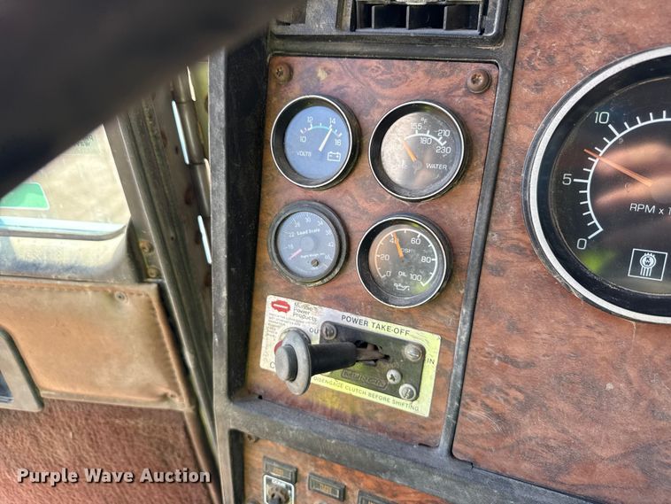 image for item ND9414 1999 Kenworth T800 semi truck