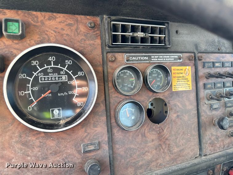 image for item ND9414 1999 Kenworth T800 semi truck
