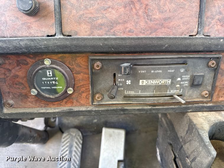 image for item ND9414 1999 Kenworth T800 semi truck