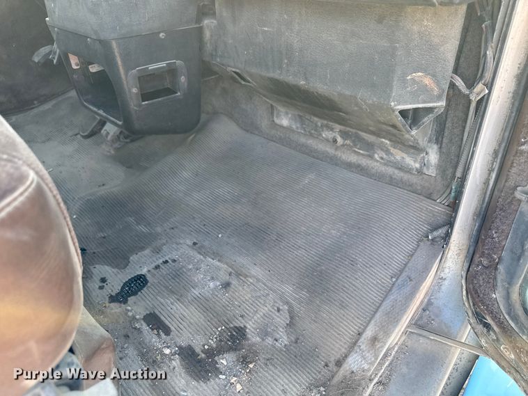 image for item ND9414 1999 Kenworth T800 semi truck