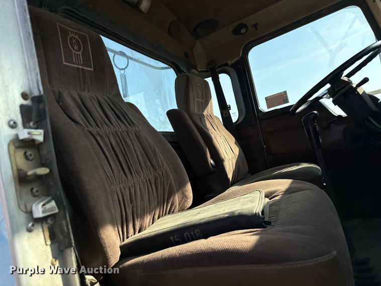 image for item ND9414 1999 Kenworth T800 semi truck