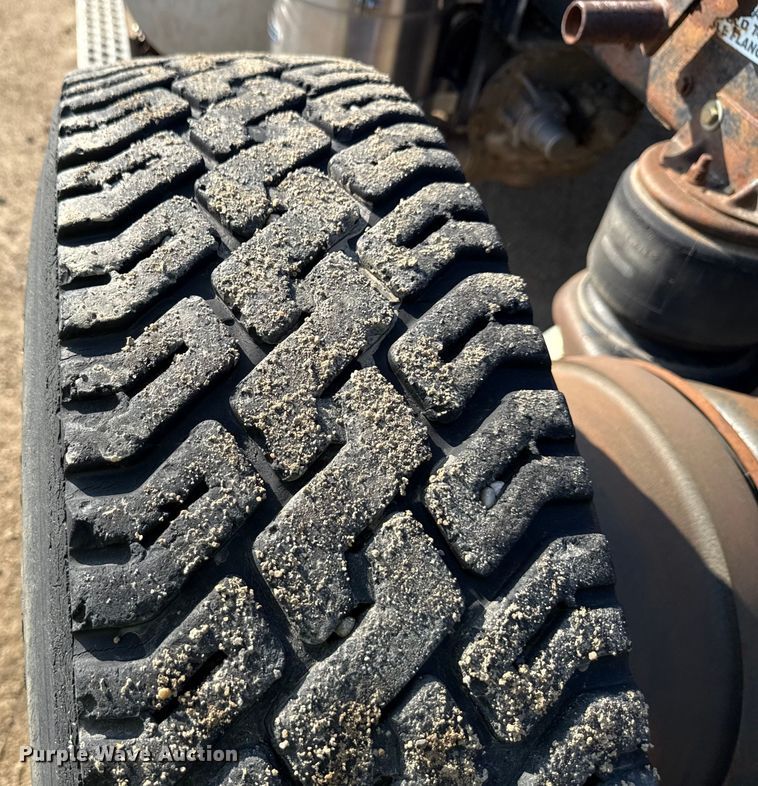 image for item ND9414 1999 Kenworth T800 semi truck