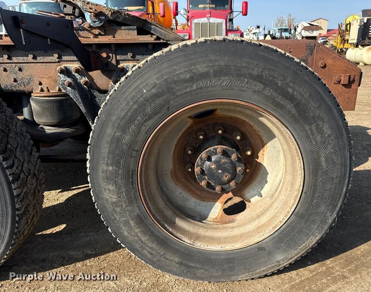 image for item ND9414 1999 Kenworth T800 semi truck