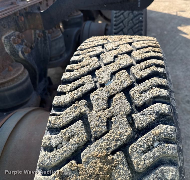 image for item ND9414 1999 Kenworth T800 semi truck